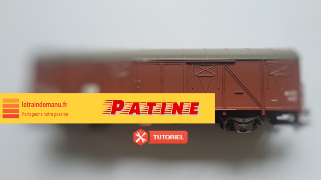 Wagon couvert à 2 essieux EVS, livrée gris, laiton, parfaitement monté